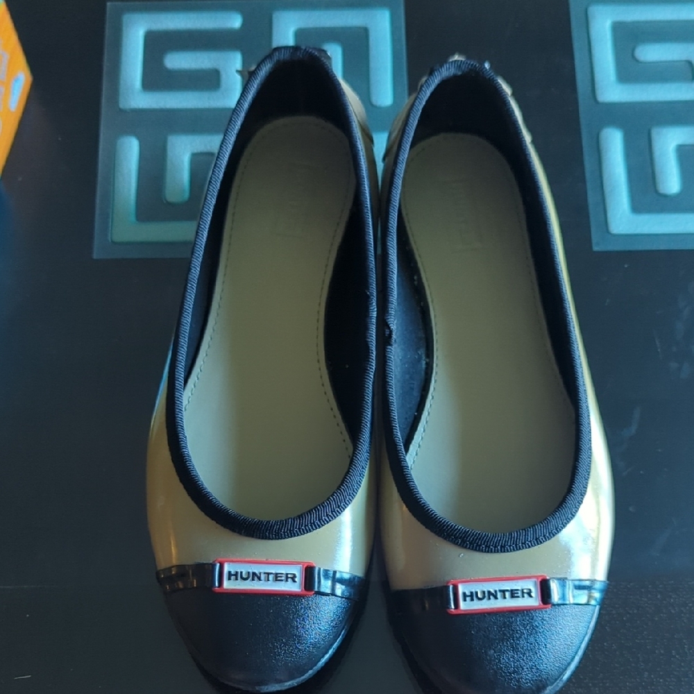 Hunter Black and Cream Ballet Flats